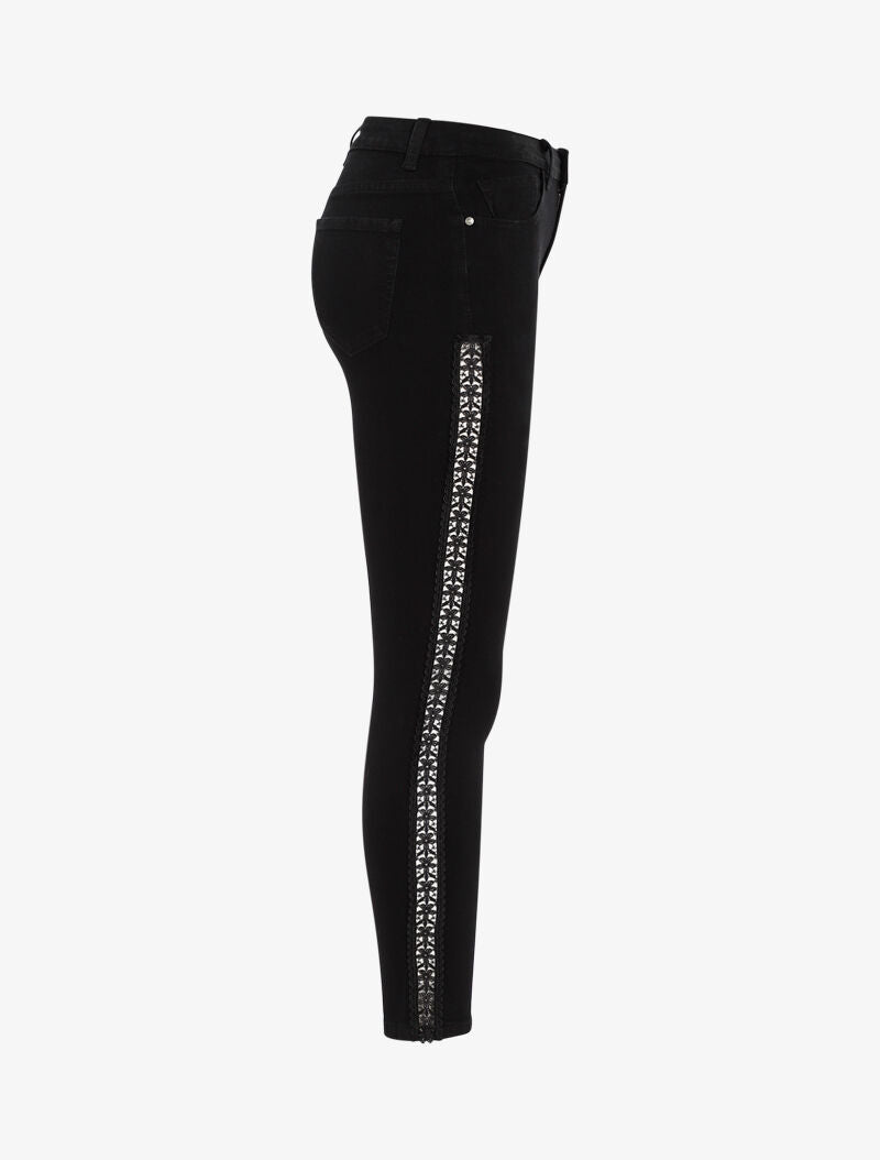 Jean 7/8 con bordados calados - negro