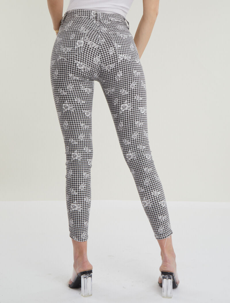 Jean 7/8 con estampado de pata de gallo y flores - negro