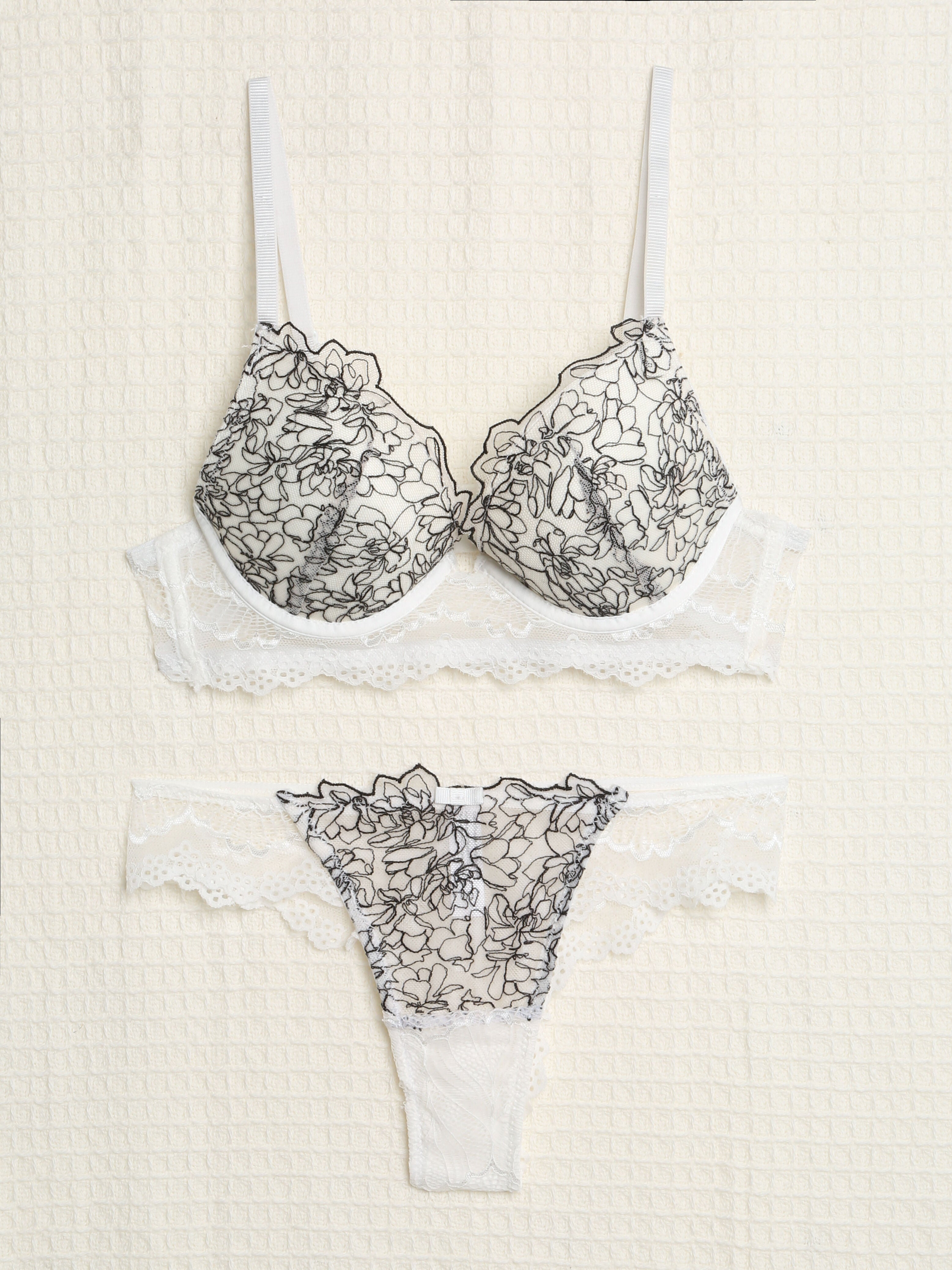 Ensemble à broderie contrastante - Blanc - 1