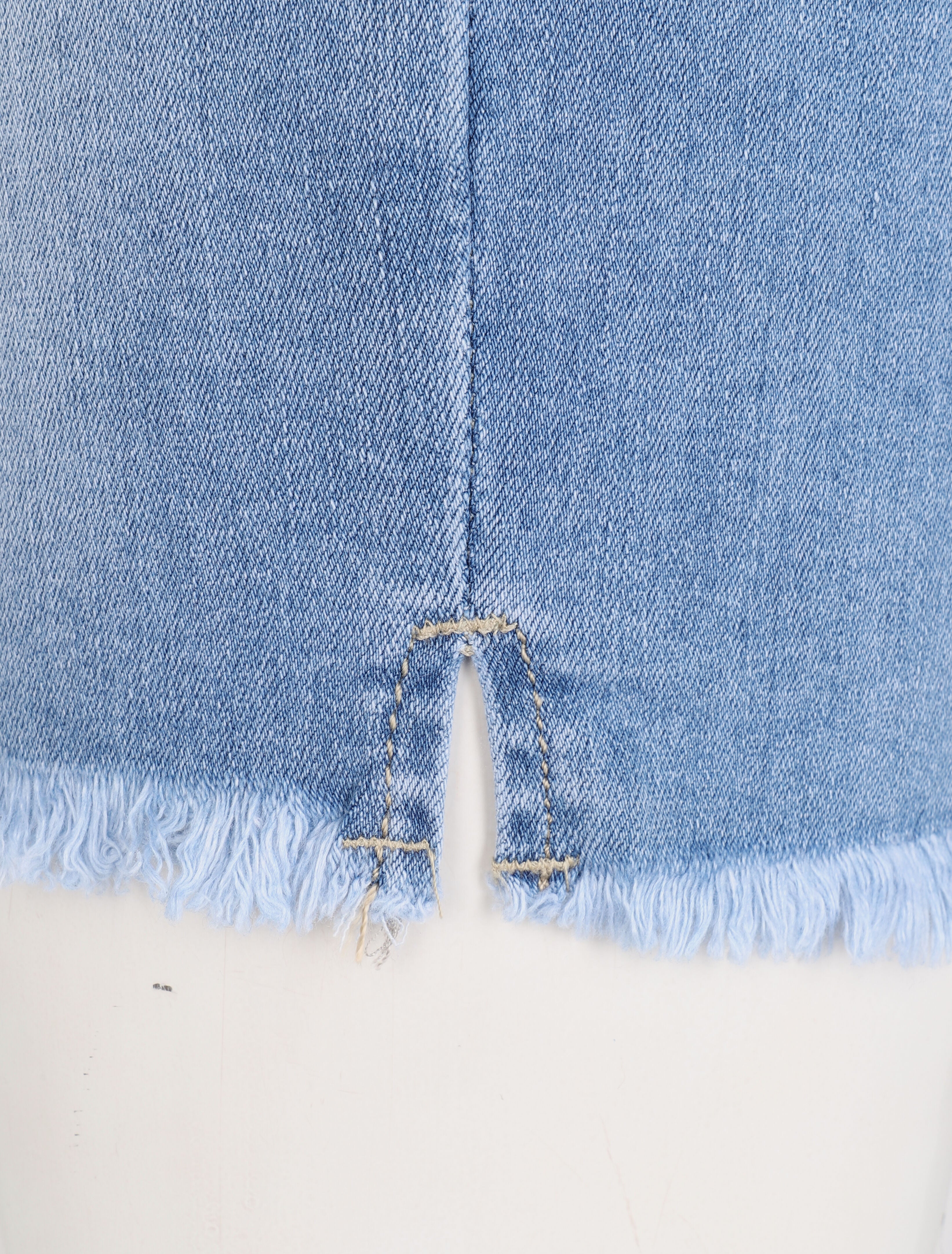 Short en jean à bords coupe franche - Bleu clair - 4