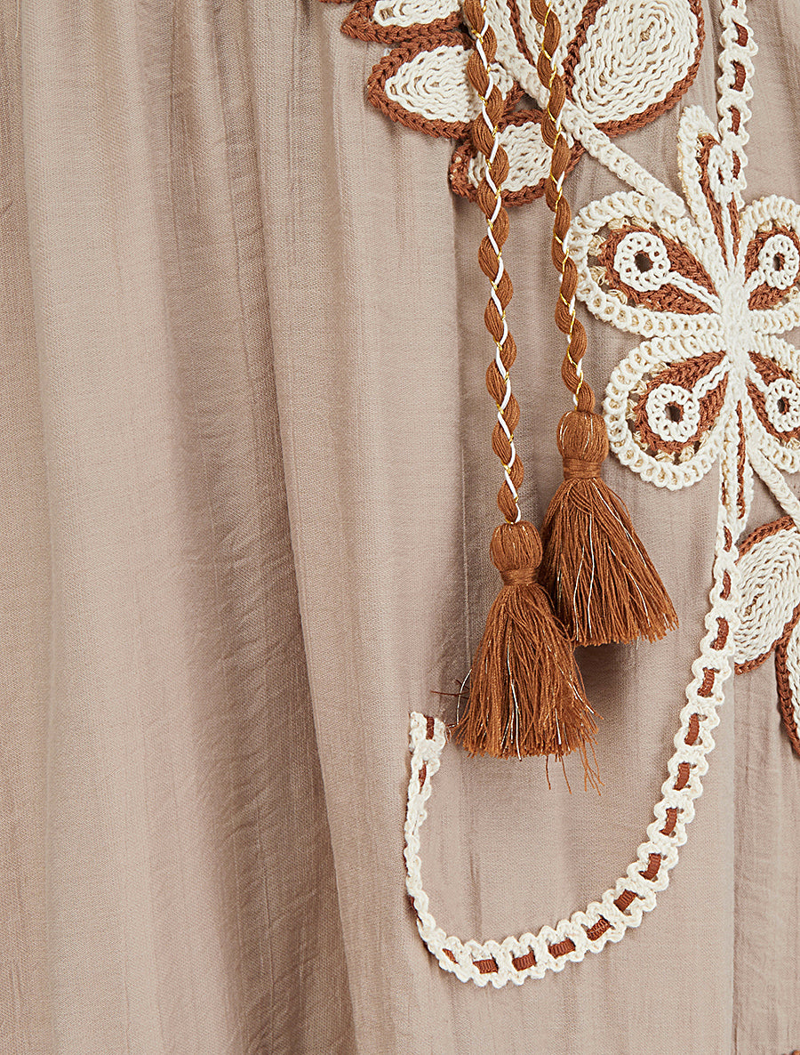 Robe longue à fines bretelles et broderie florale - Taupe - 3