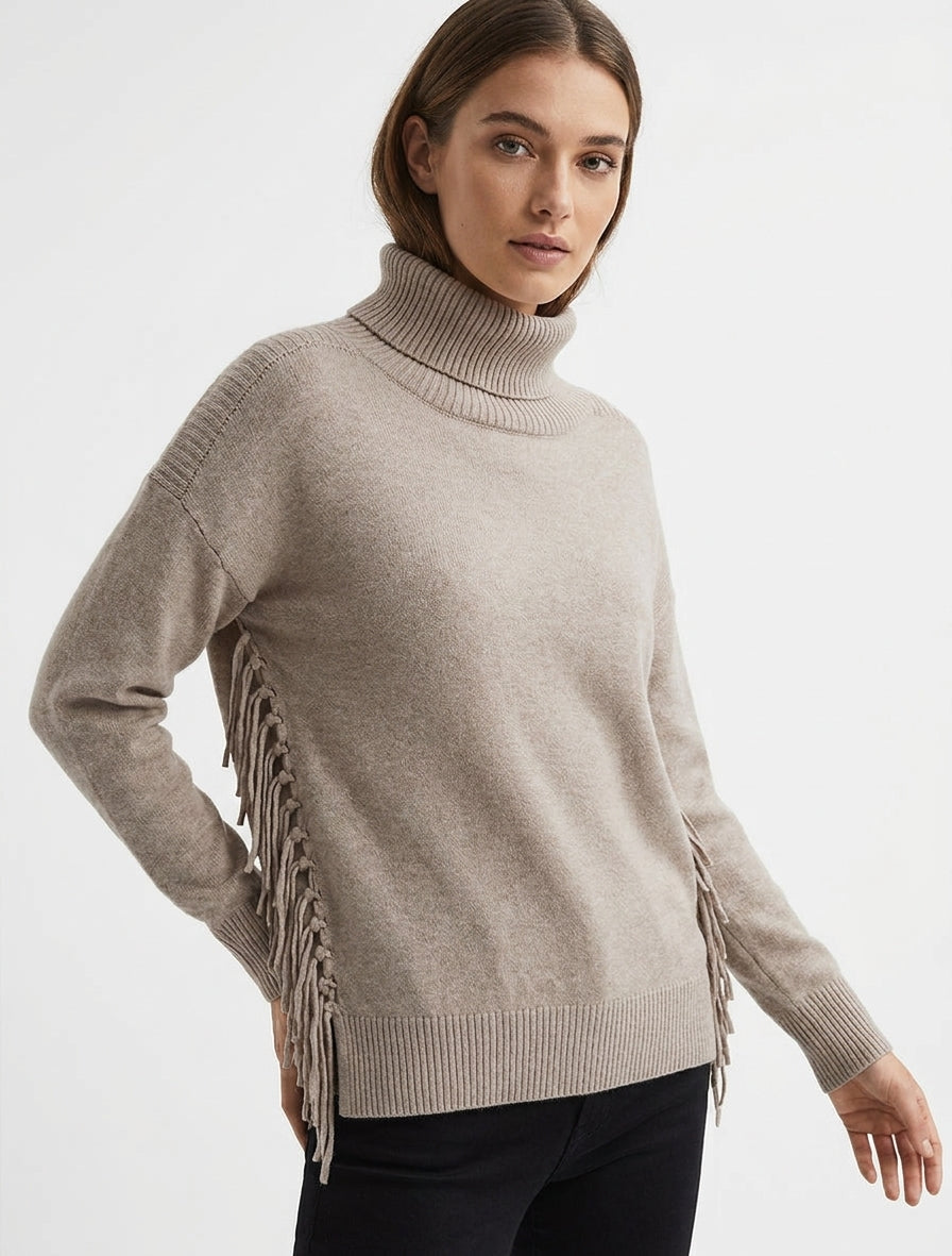 Suéter liso con flecos y cuello alto - Topo