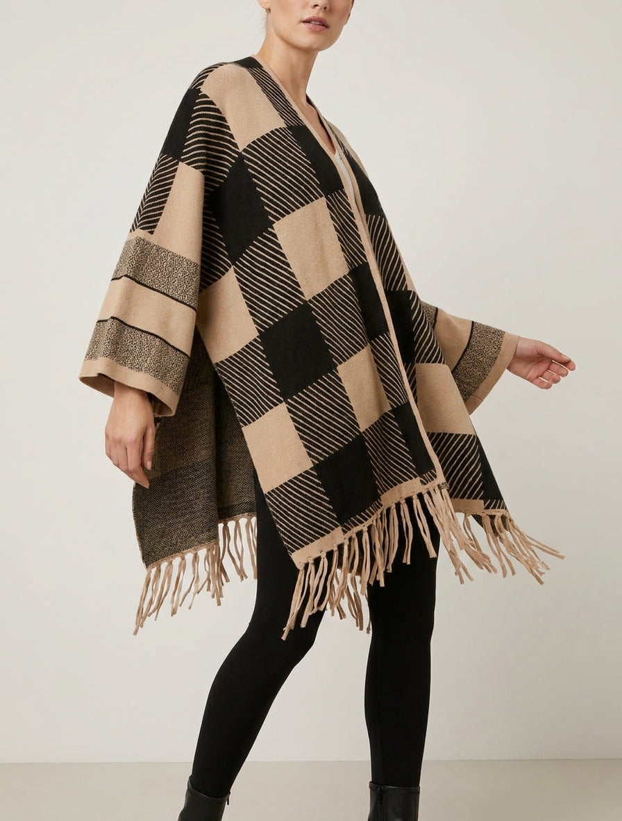 Poncho con estampado gráfico y flecos - Beis