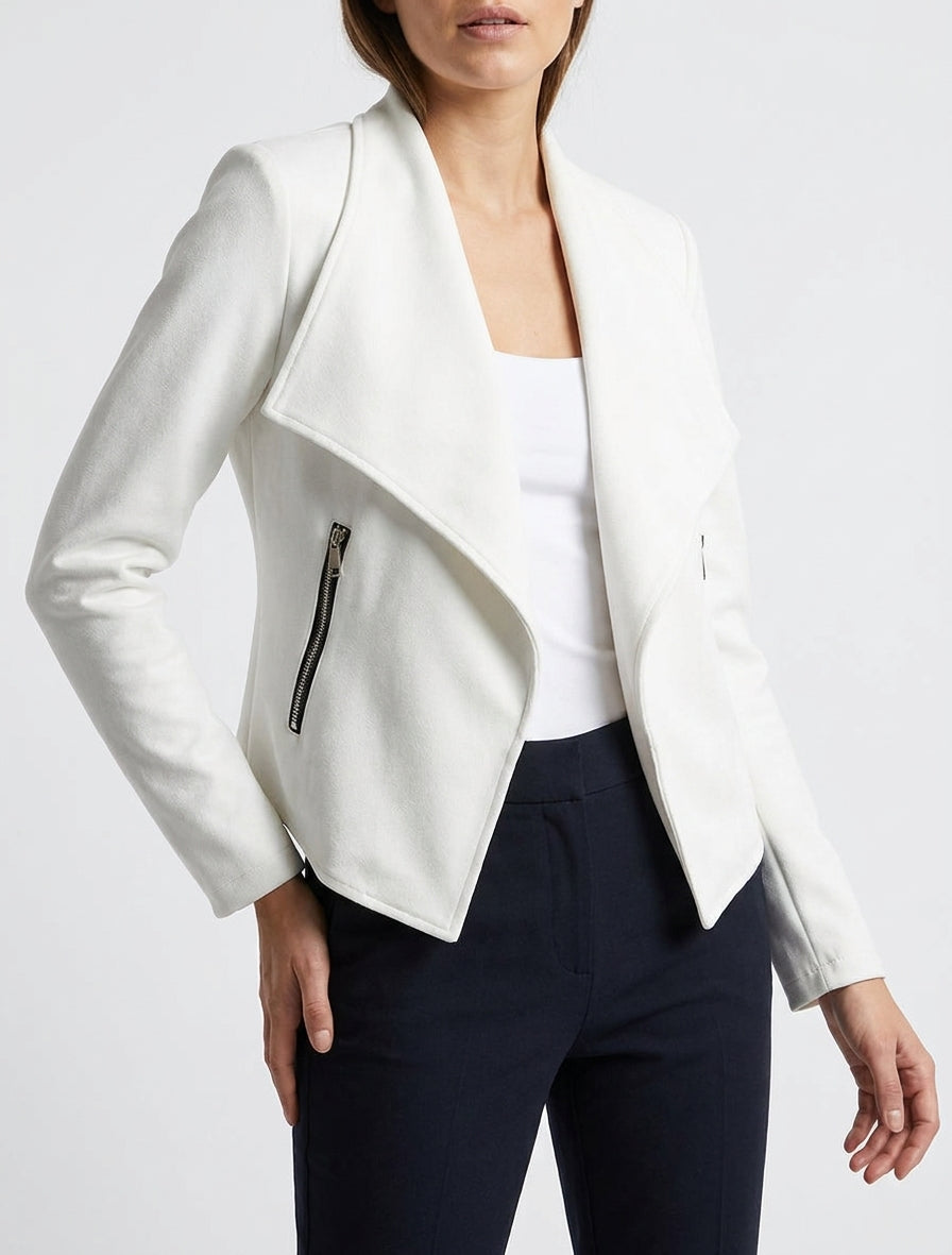Chaqueta de ante con bolsillos decorativos con cremallera. - Blanco