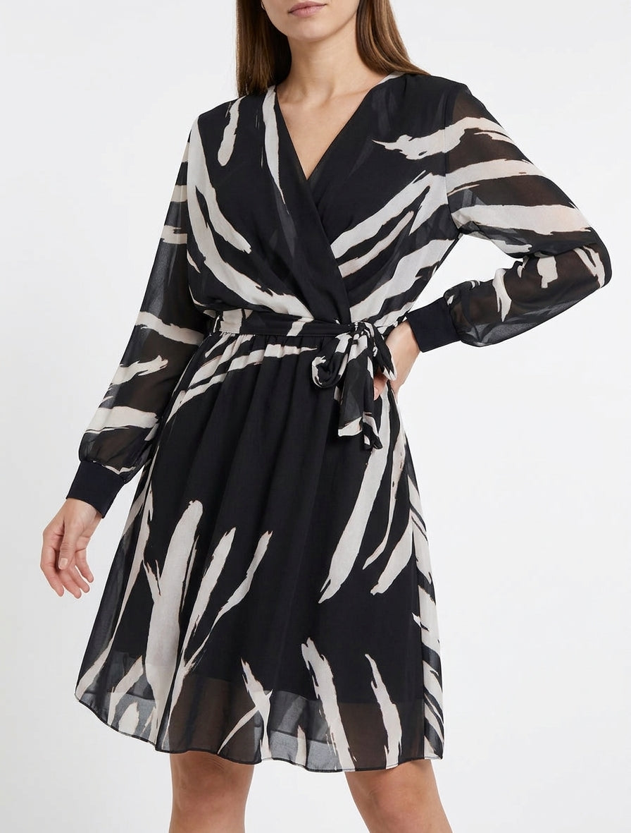 Vestido acampanado con estampado abstracto - Negro