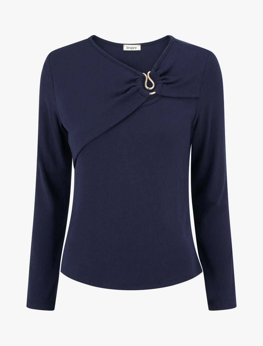 Pull fin et droit col rond froncé avec bijou - Marine - 1