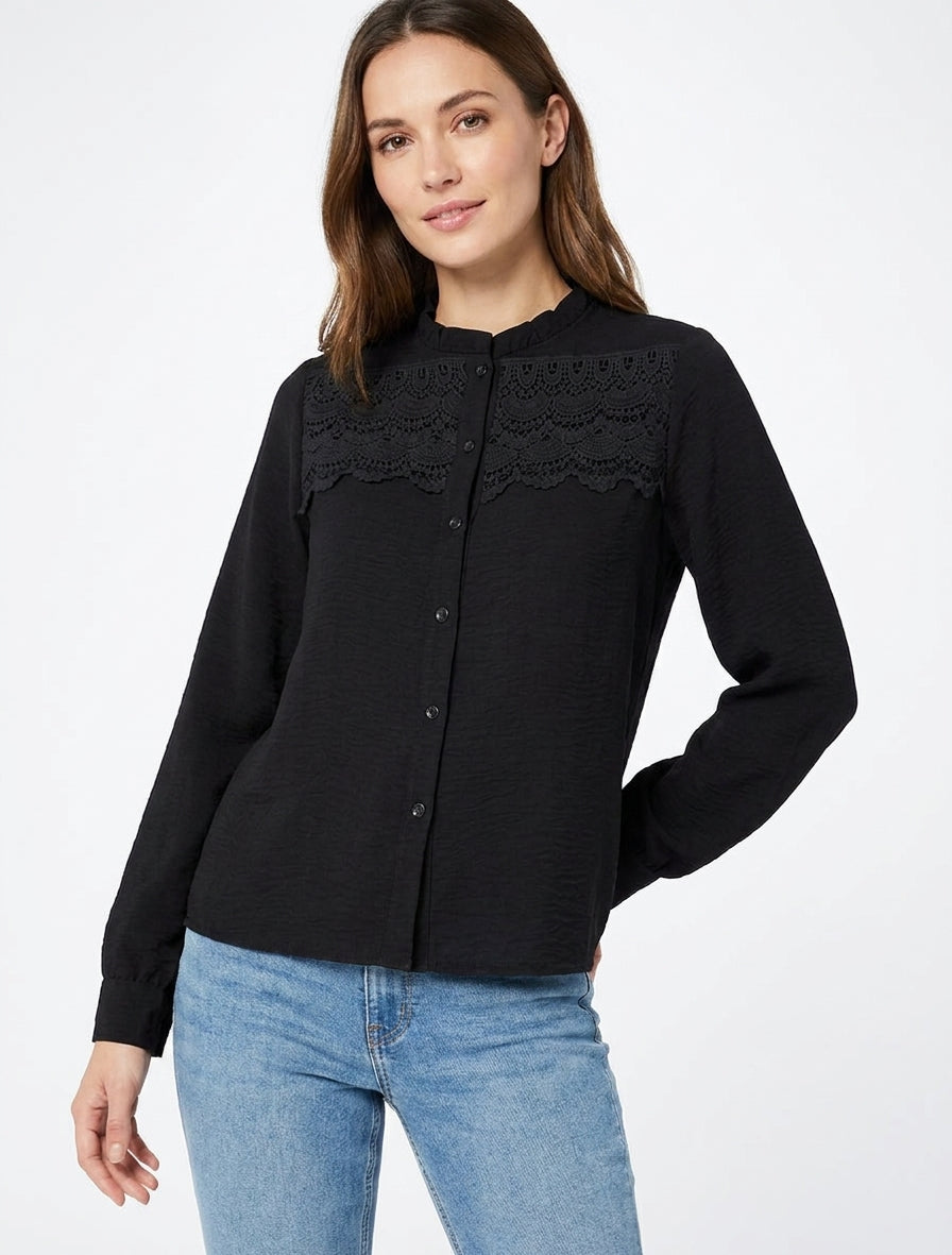 Blusa con cuello alto con volantes y encaje - Negro
