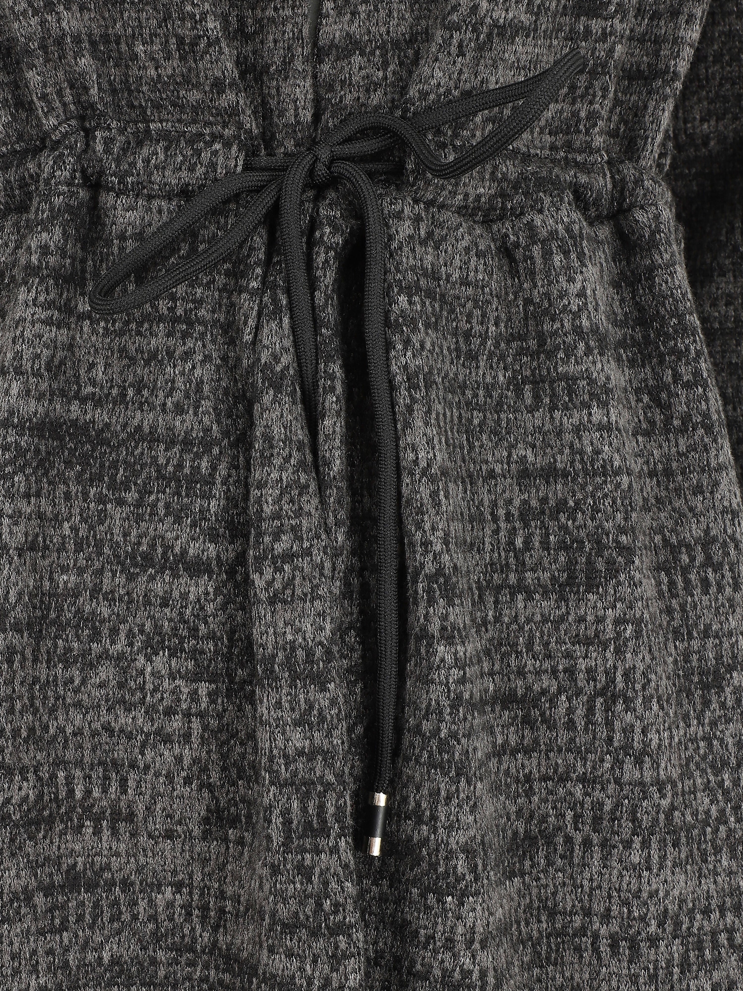 Gilet mi-long à capuche et liens - Noir - 3