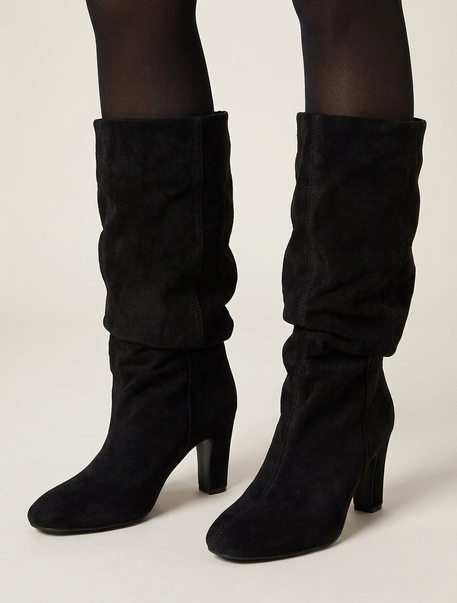 Botas de ante fruncidas con punta redonda. - Negro