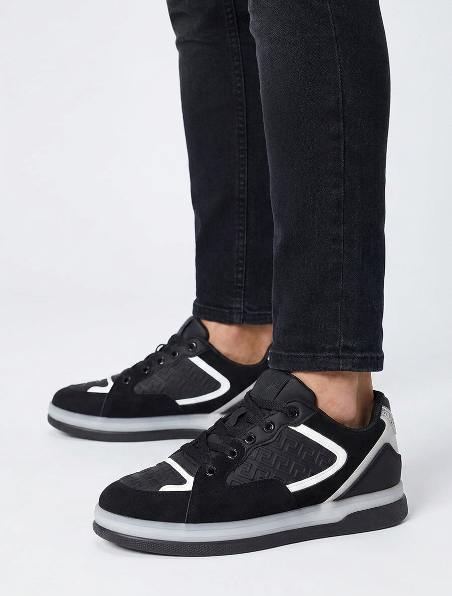Zapatillas de ante y símil con motivo griego en relieve - Negro