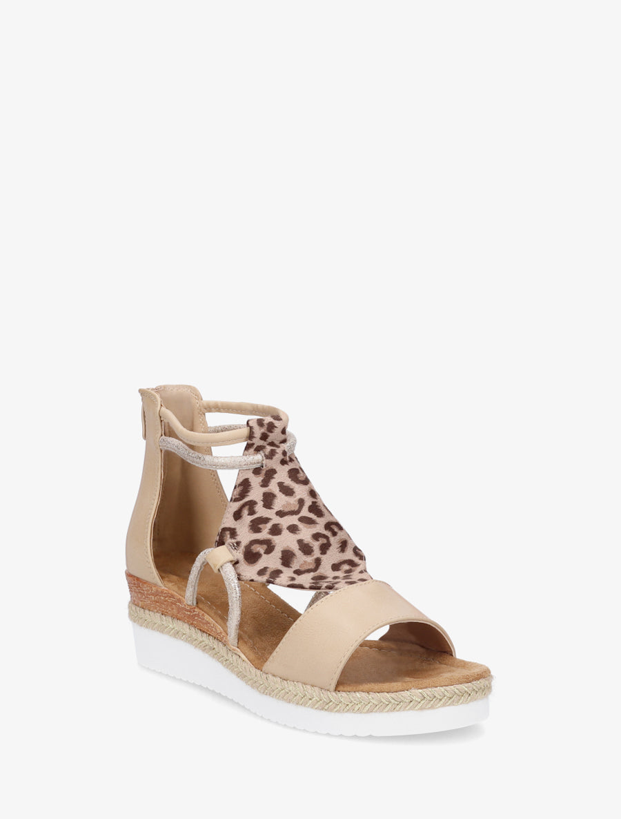 Sandalias de cuña con tira de estampado leopardo. - Beis