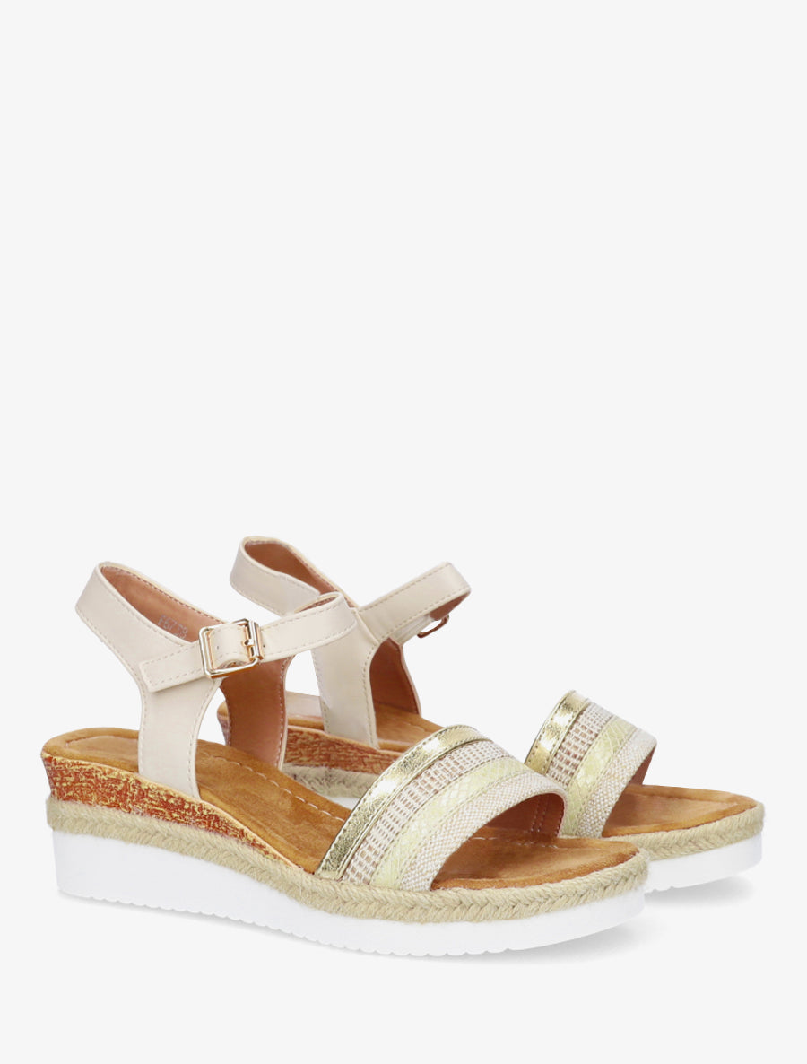 Sandalias de cuña adornadas con trenzas texturizadas. - Beis