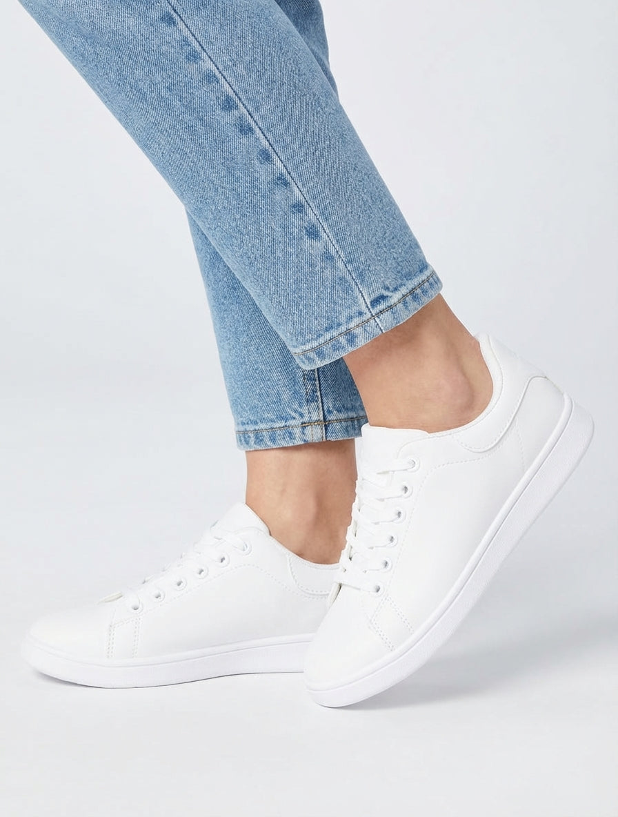Zapatillas clásicas de imitación. - Blanco