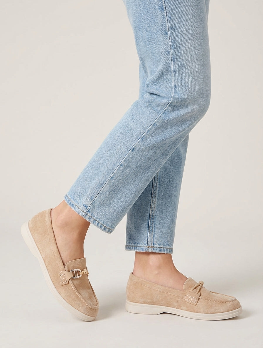Mocasines de ante con hebilla decorativa - Beis