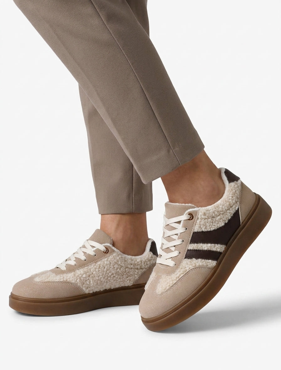 Zapatillas bajas con inserciones efecto lana rizada - Beis