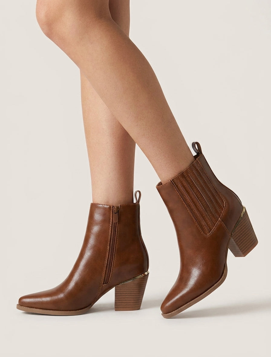 Botines de imitación estilo vaquero. - Camello