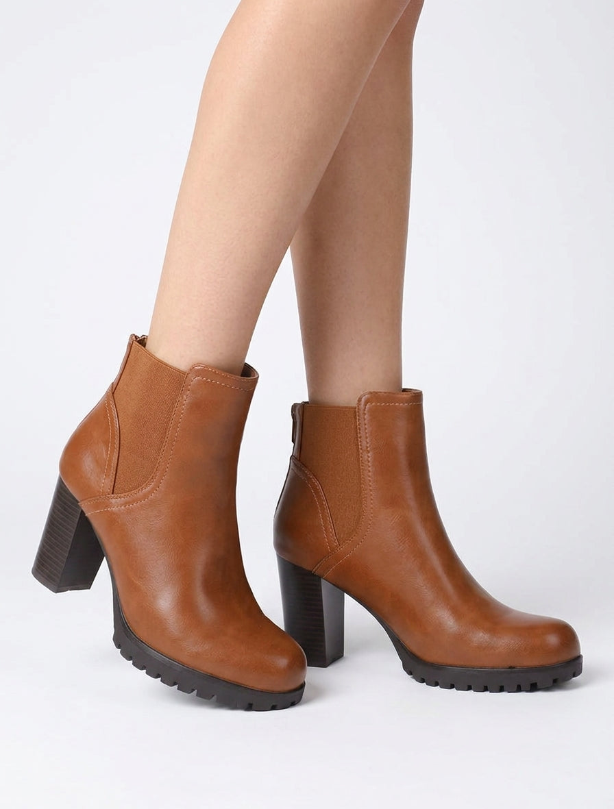 Botines de tacón alto y suela dentada de imitación. - Camello