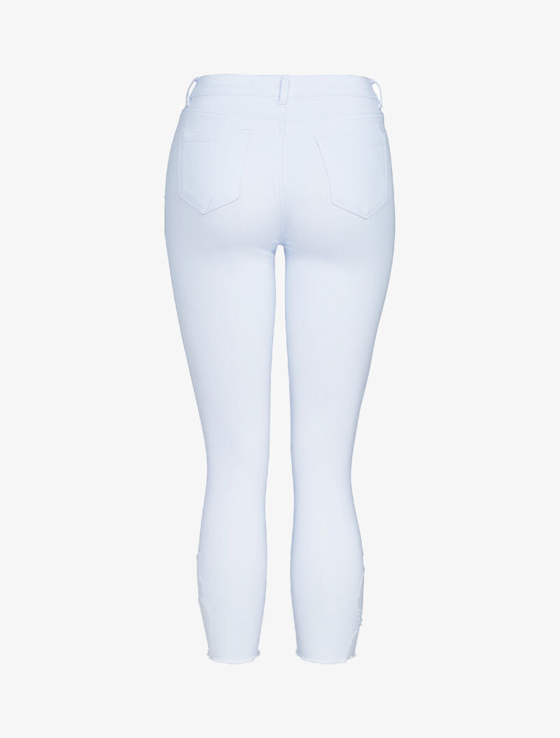 Jean 7/8 con rodillas rasgadas y detalles de desgaste - blanco