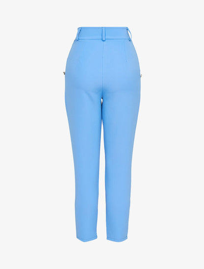 Pantalón 7/8 con botones decorativos - azul cielo