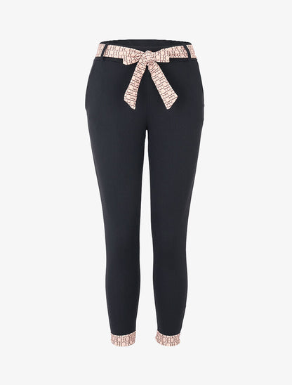 Pantalón 7/8 con bordes estampados - negro