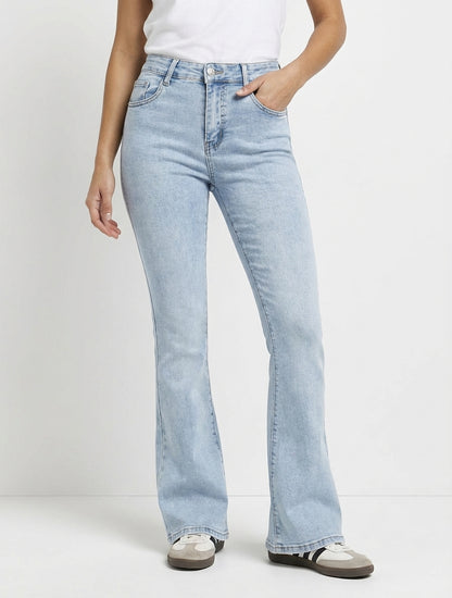 Jean blanqueado push-up corte flare - Azul claro