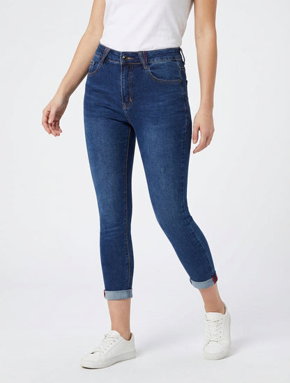 Pantalón vaquero capri con dobladillo. - Azul