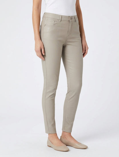 Pantalón slim de efecto revestido en símil. - Beis