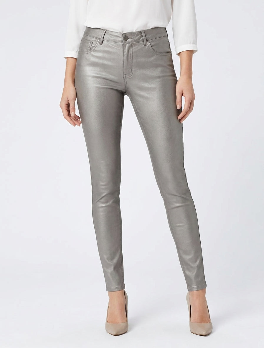 Pantalón slim de efecto revestido en símil. - Gris topo