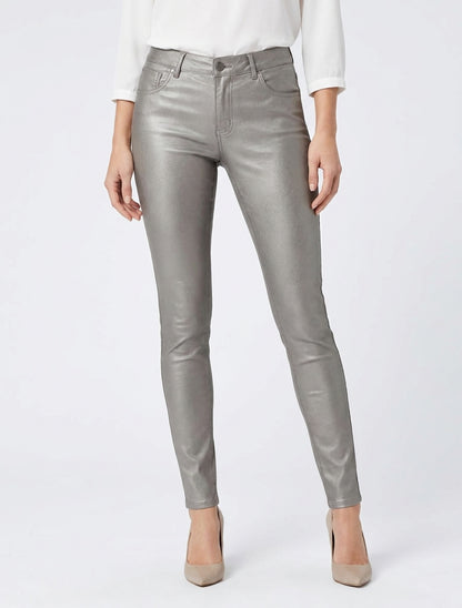 Pantalón slim de efecto revestido en símil. - Gris topo