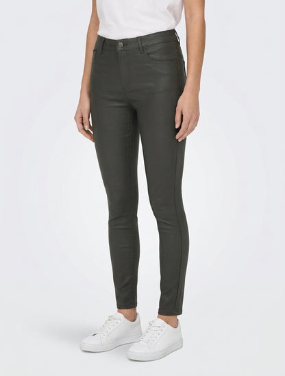Pantalón slim de efecto revestido en símil. - Caqui oscuro