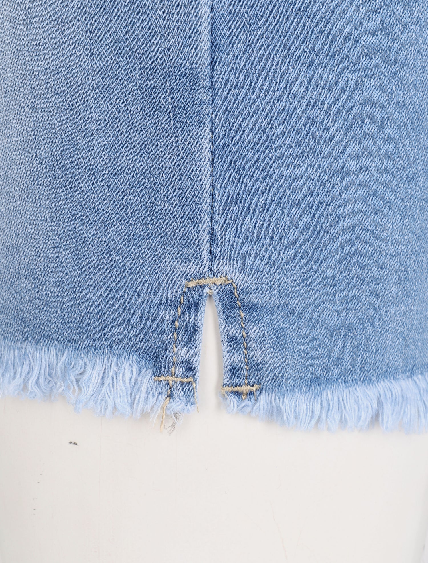 Short en jean à bords coupe franche - Bleu clair - 4