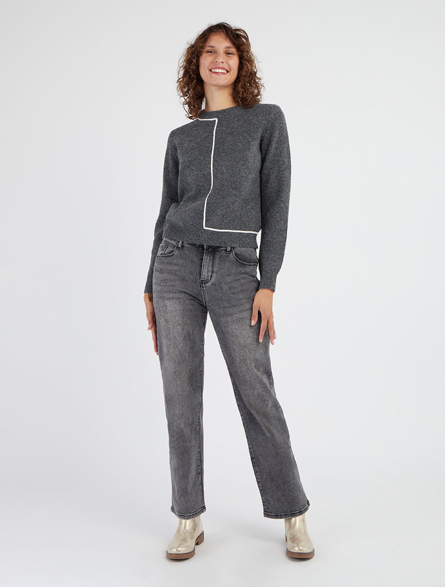 Jersey recto con cuello redondo y ribete contrastante. - Gris