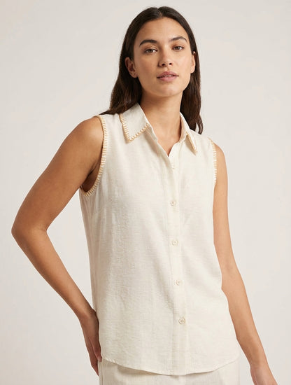 Blusa lisa sin mangas abotonada - Crema