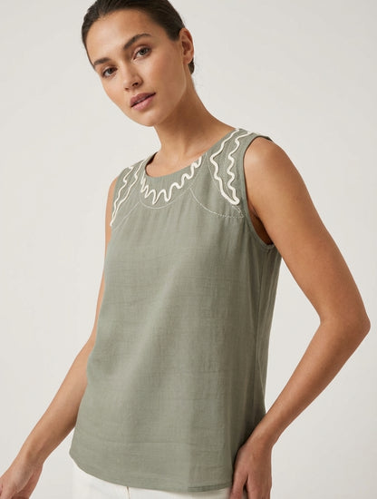 Top unido con detalle de bordado de ondas - Caqui