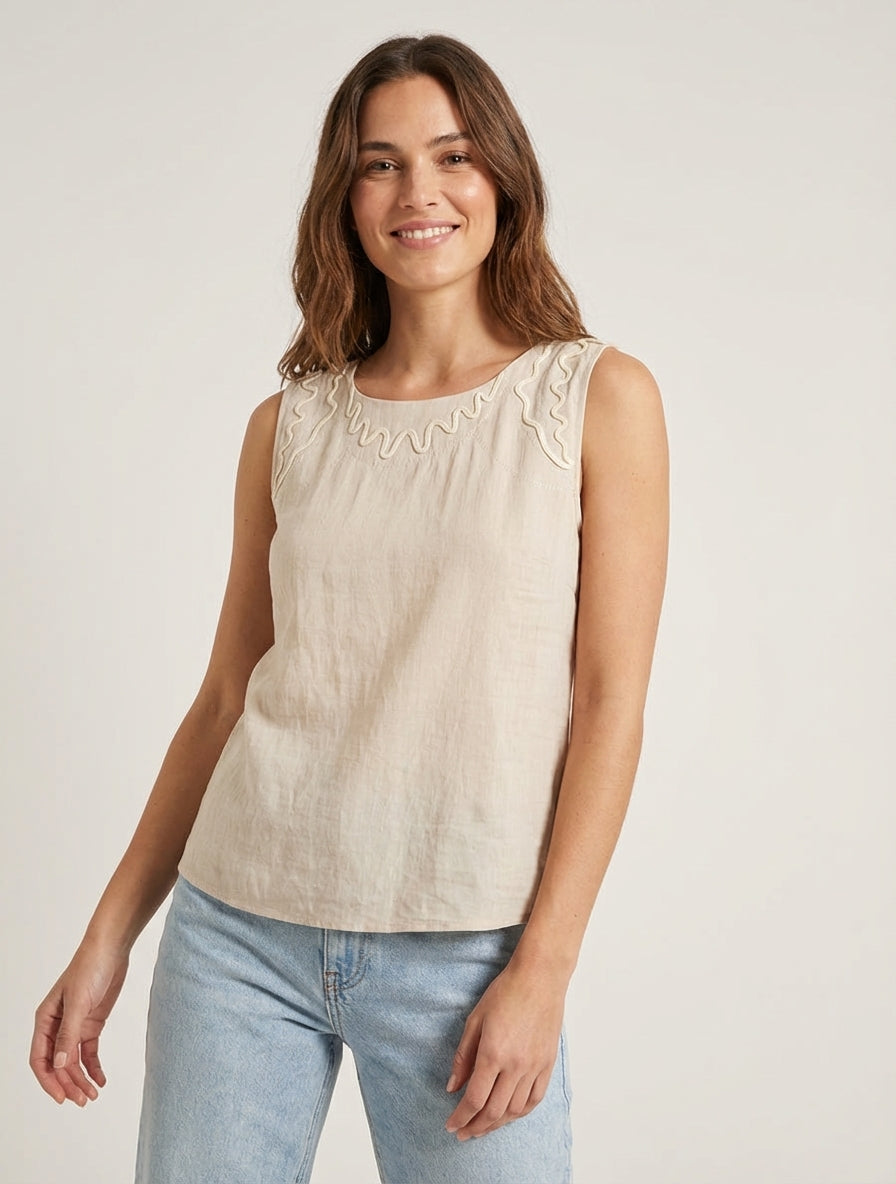 Top unido con detalle de bordado de ondas - Beis