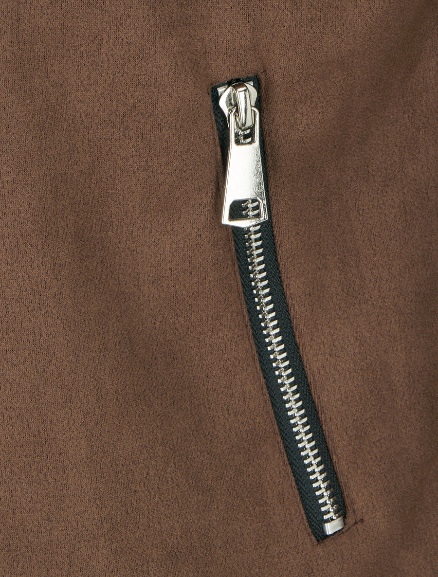 Chaqueta de ante con bolsillos decorativos con cremallera. - Marrón