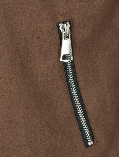 Chaqueta de ante con bolsillos decorativos con cremallera. - Marrón