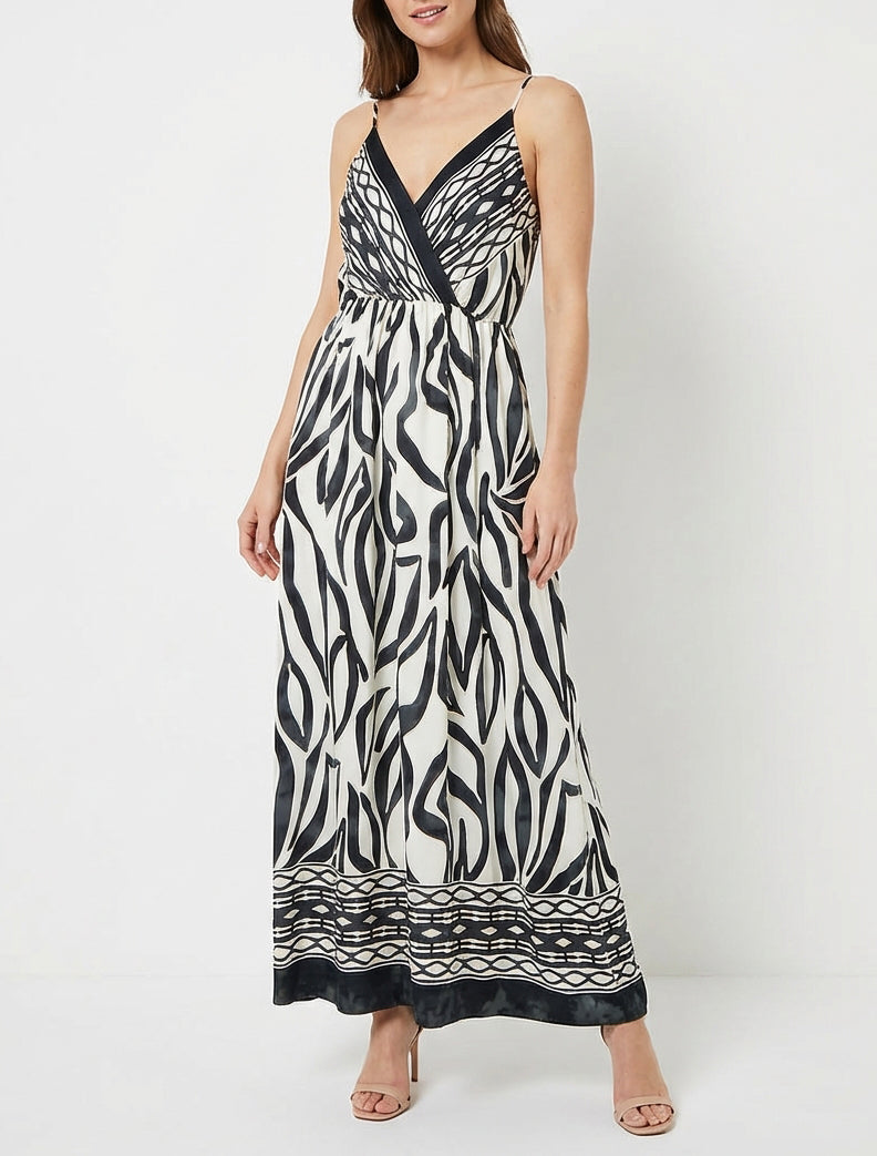 Vestido largo elástico con estampado de fantasía. - Negro