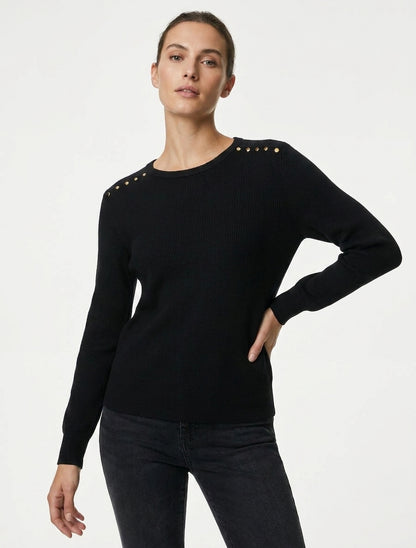 Jersey acanalado con tachuelas decorativas en los hombros. - Negro