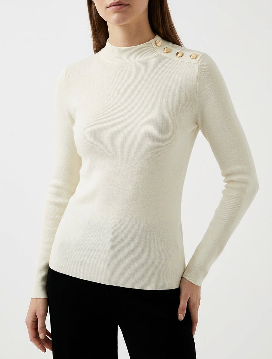 Jersey fino ajustado con cuello alto y botones decorativos. - Crema