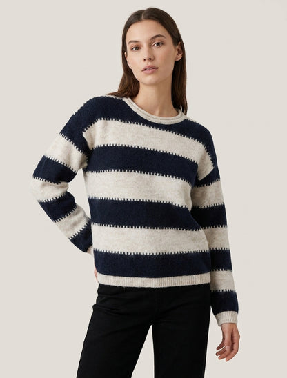 Jersey recto con cuello redondo y rayas estilizadas. - Marine