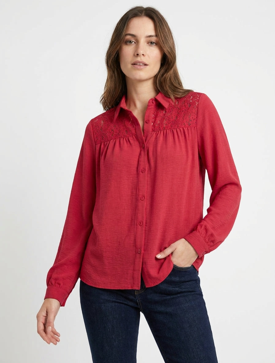 Blusa fluida con encaje. - Rojo