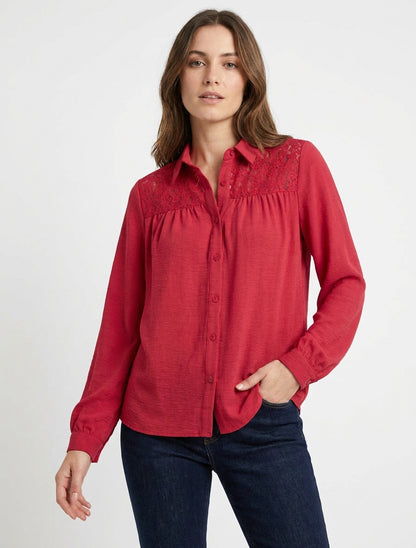 Blusa fluida con encaje. - Rojo