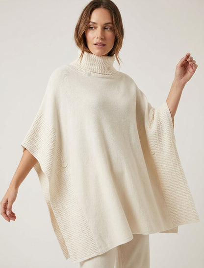 Poncho amplio de cuello alto en punto fantasía - Crudo