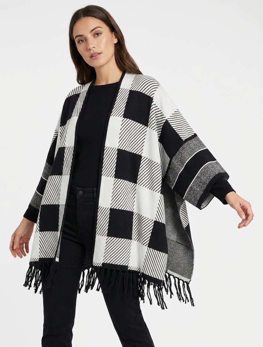 Poncho con estampado gráfico y flecos - Blanco