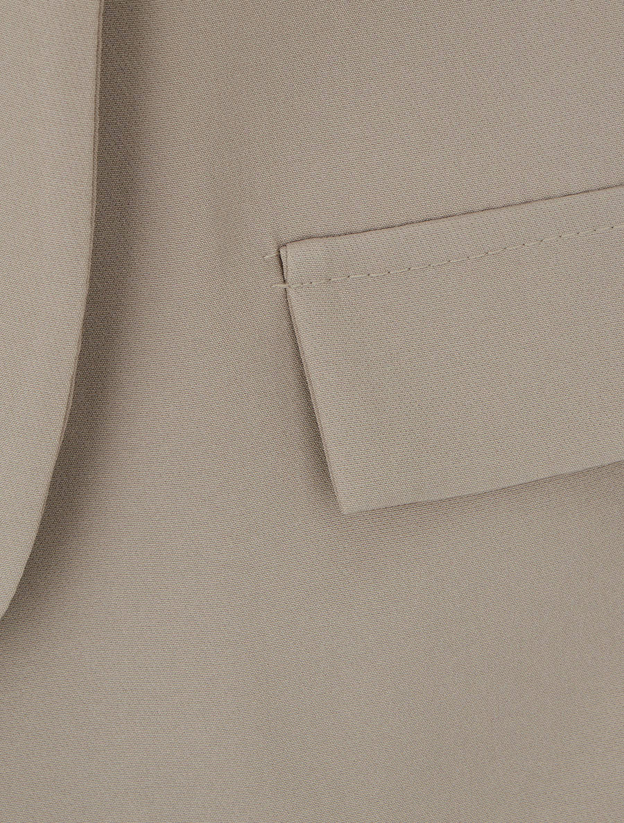 Blazer liso con bolsillos decorativos - Topo