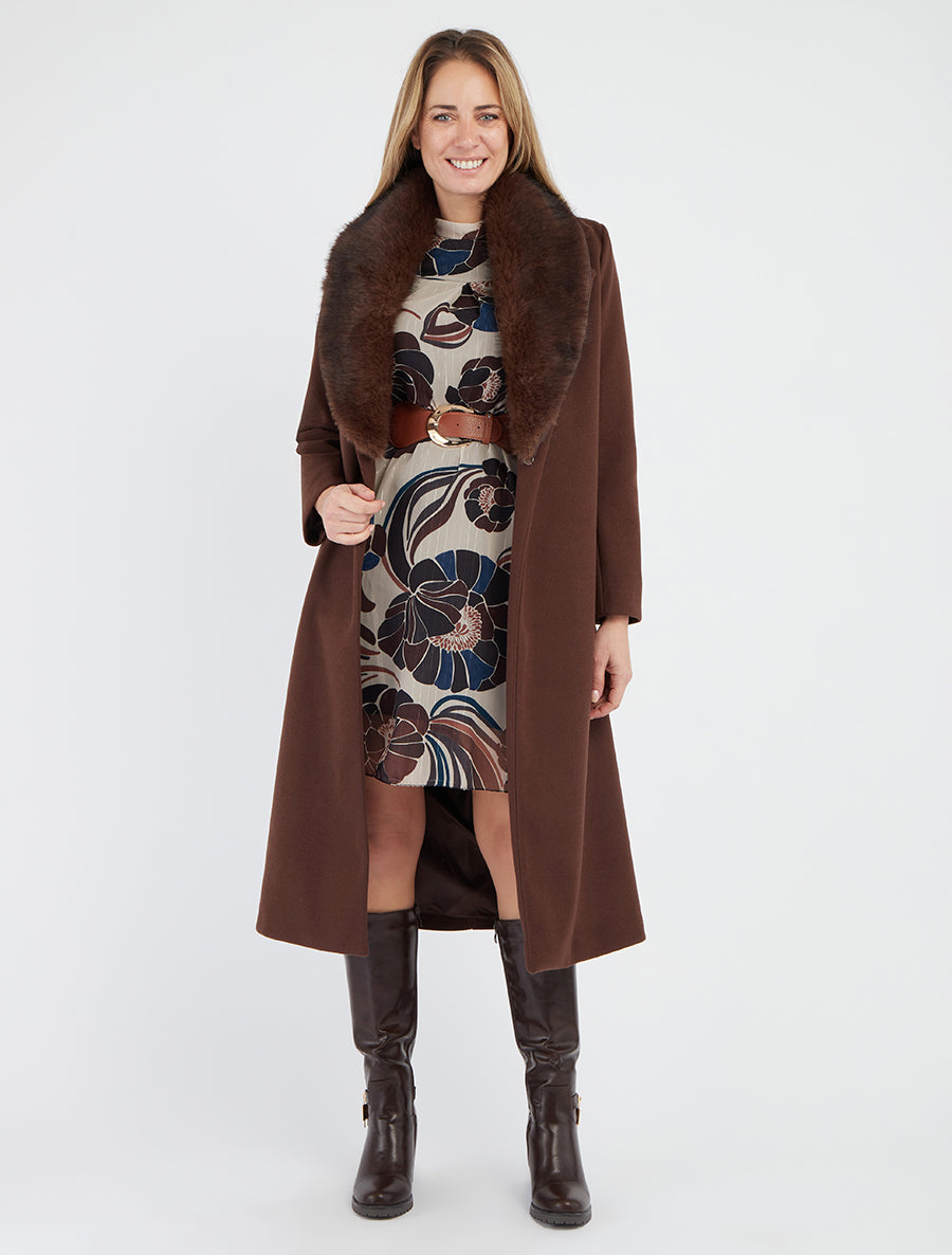 Abrigo largo con cuello de piel sintética. - Marrón