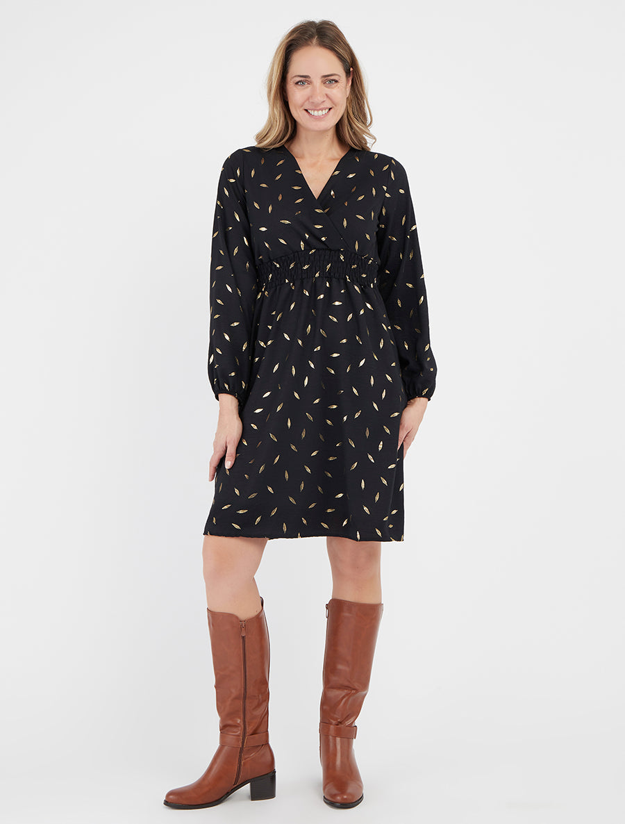 Vestido acampanado con estampado de plumas doradas - Negro