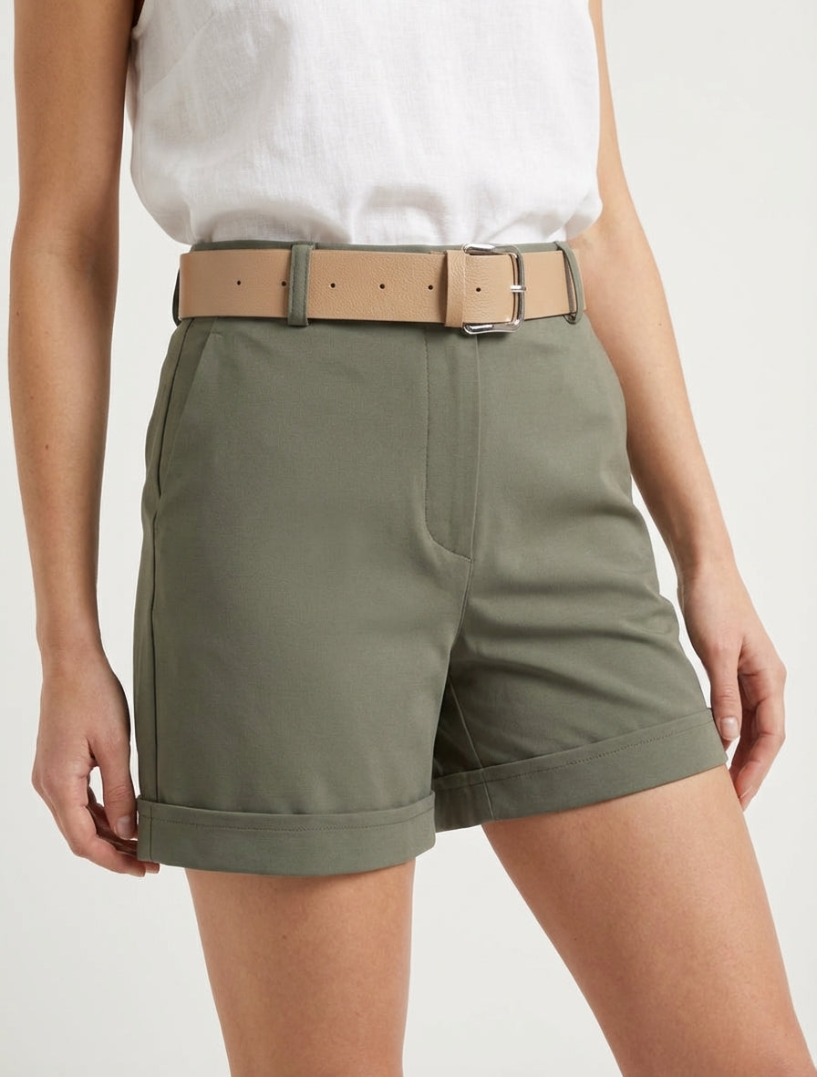 Short con cinturón y dobladillo. - Caqui