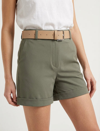 Short con cinturón y dobladillo. - Caqui